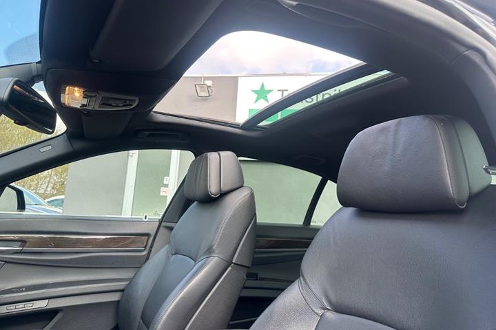 Sort BMW 730d fra 2010