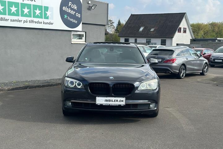 Sort BMW 730d fra 2010