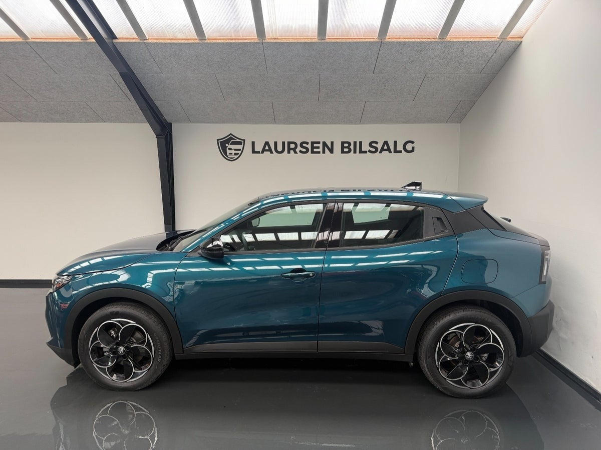 Grøn Alfa Romeo Junior fra 2025