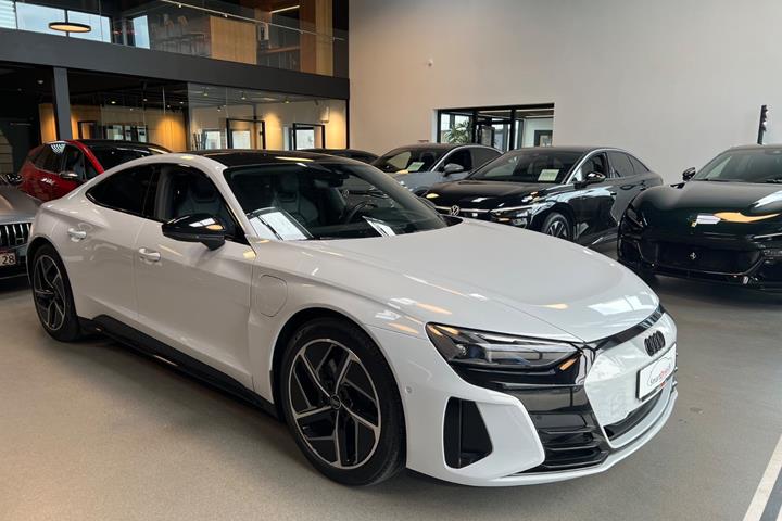 Hvid Audi e-tron GT fra 2023