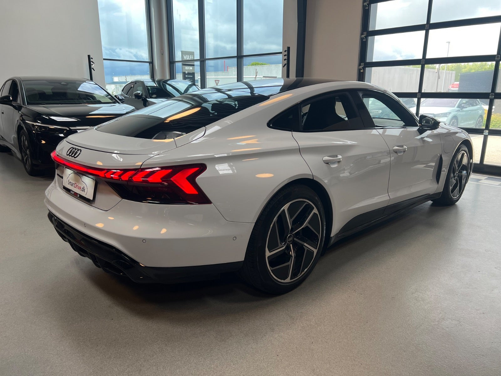 Hvid Audi e-tron GT fra 2023