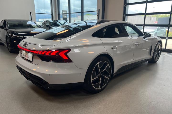Hvid Audi e-tron GT fra 2023