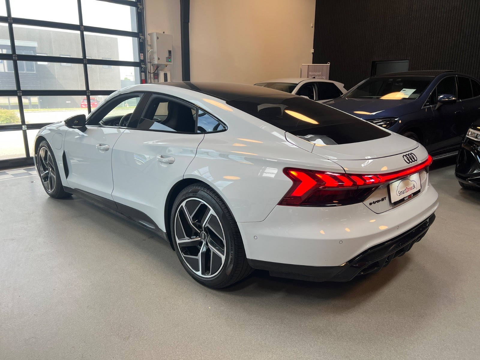Hvid Audi e-tron GT fra 2023