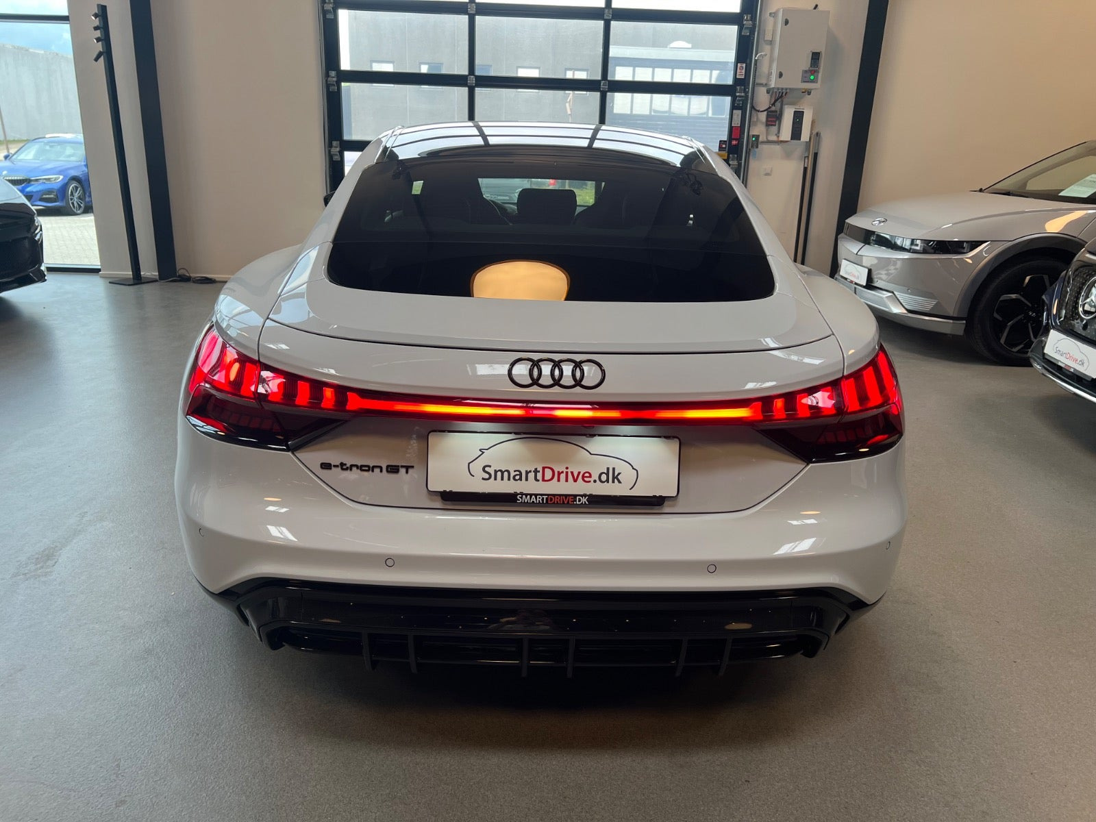 Hvid Audi e-tron GT fra 2023