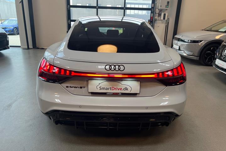 Hvid Audi e-tron GT fra 2023