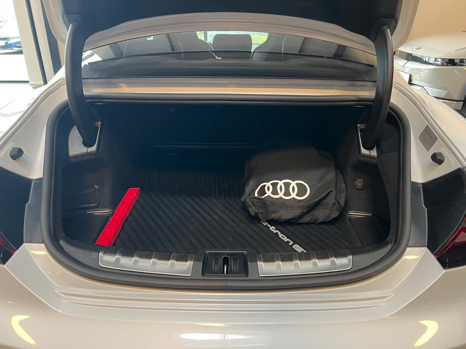 Hvid Audi e-tron GT fra 2023
