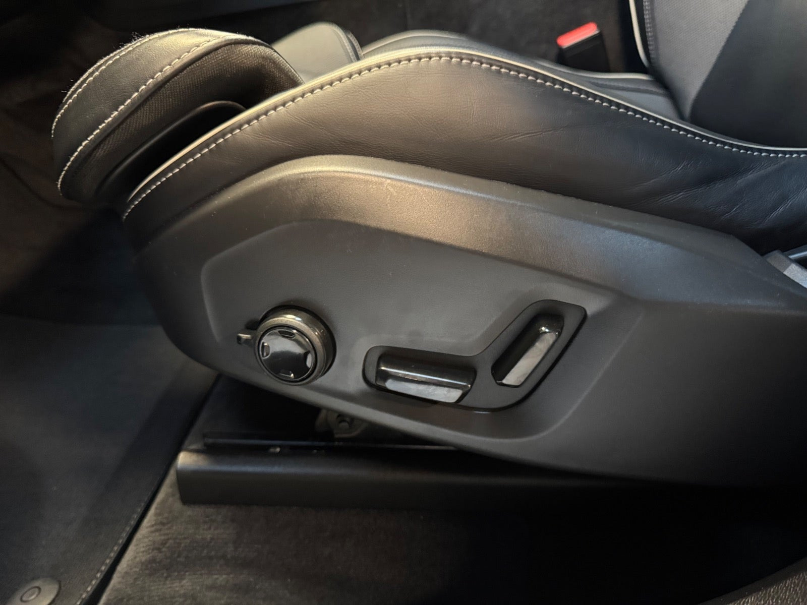 Sort Volvo XC60 fra 2022
