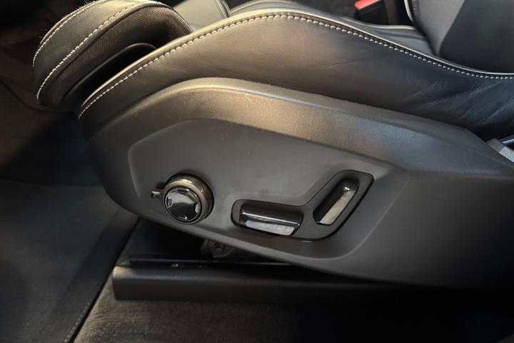 Sort Volvo XC60 fra 2022