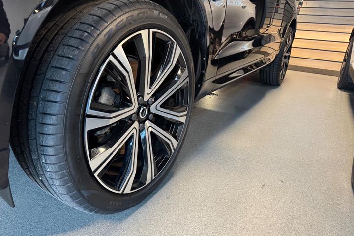 Sort Volvo XC60 fra 2022