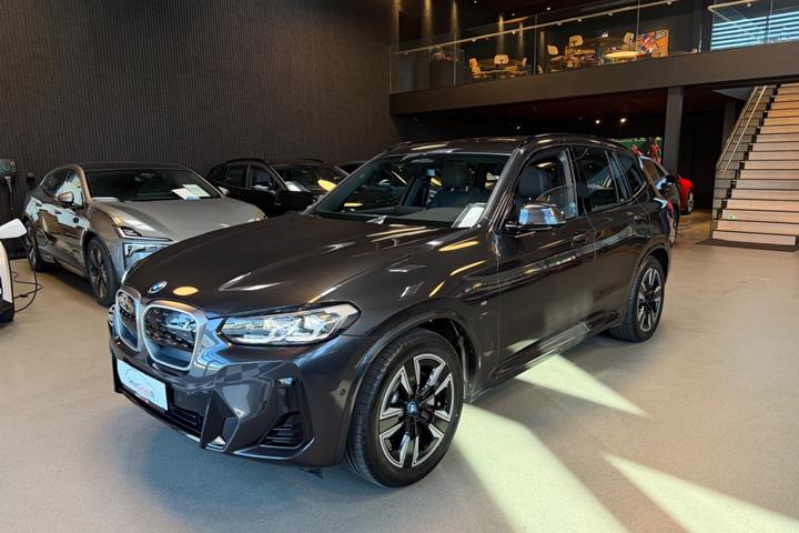 Sort BMW iX3 fra 2024