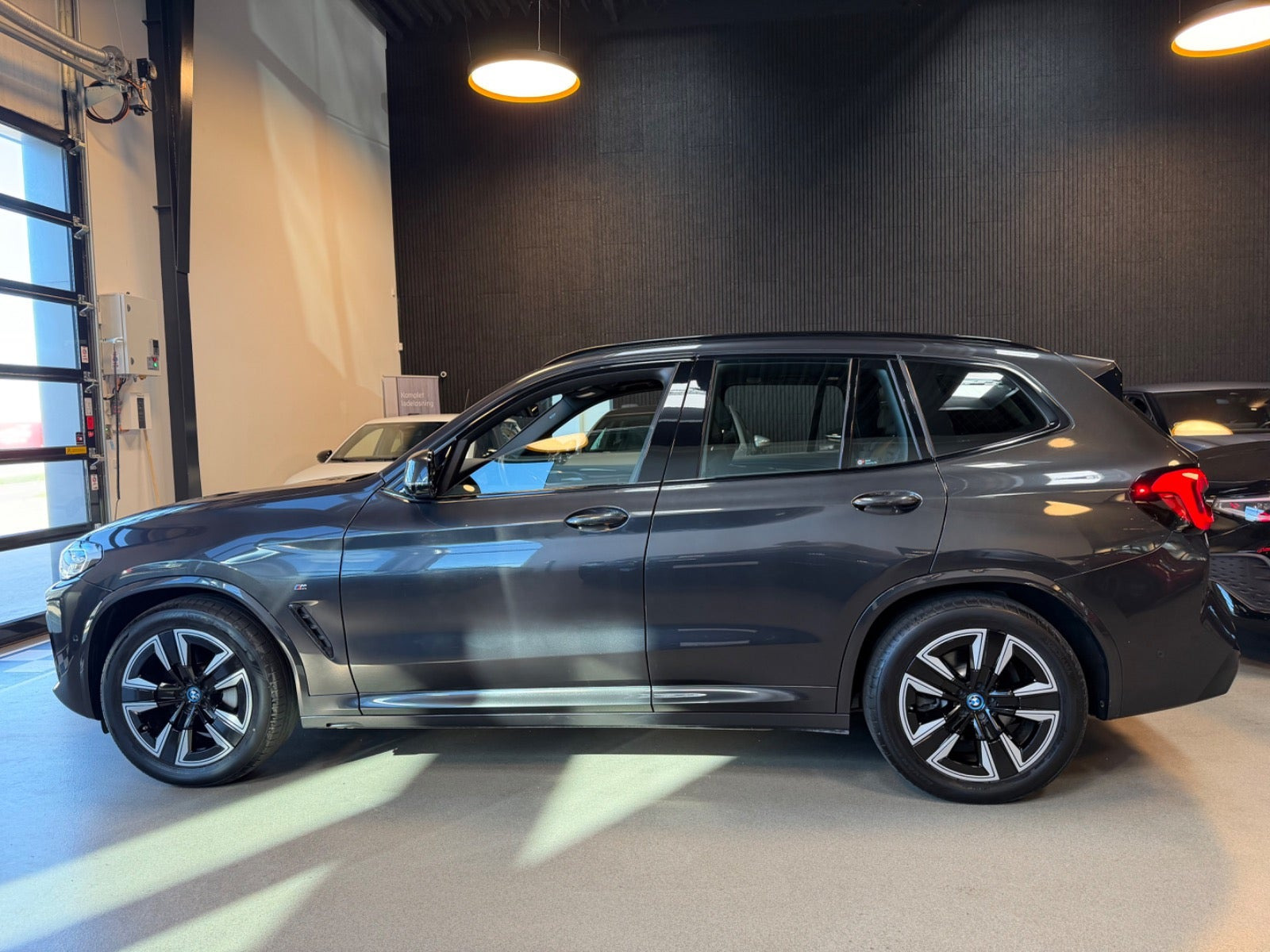 Sort BMW iX3 fra 2024