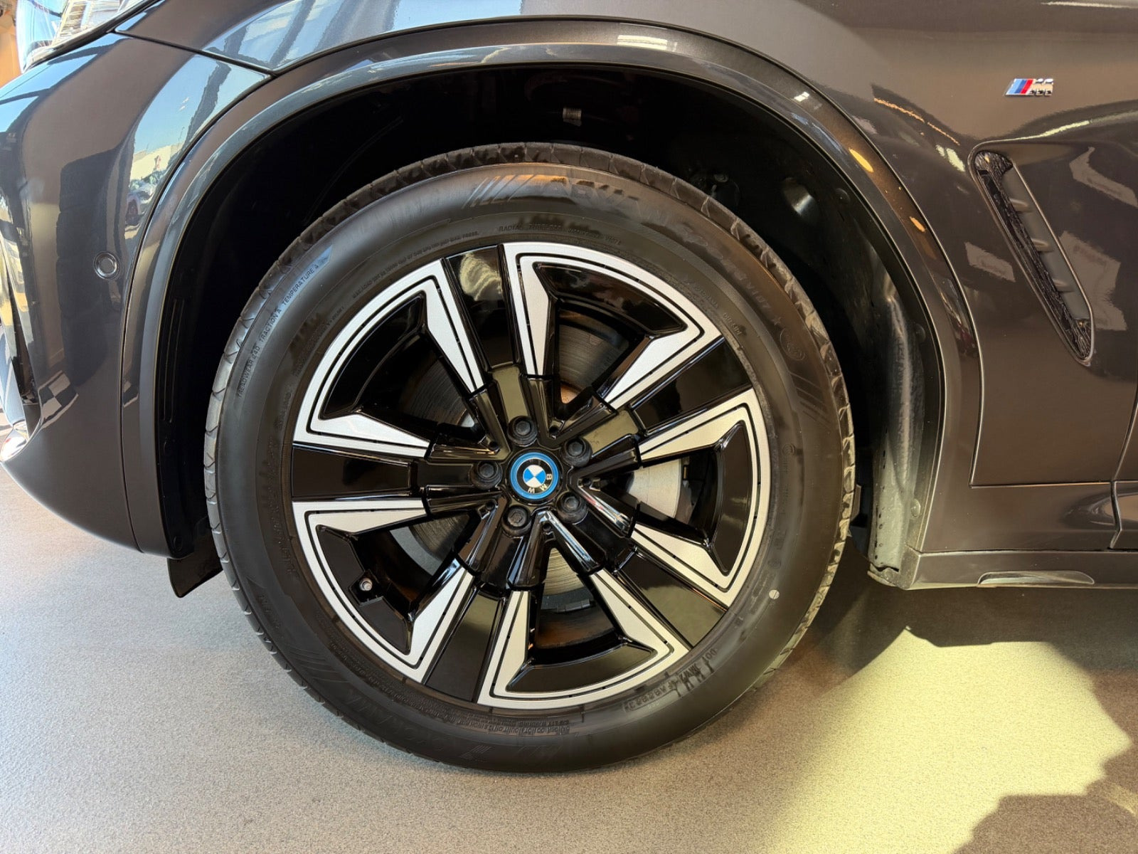 Sort BMW iX3 fra 2024