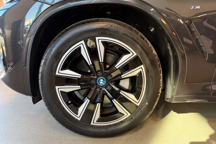 Sort BMW iX3 fra 2024