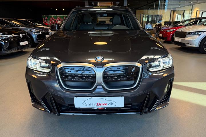 Sort BMW iX3 fra 2024