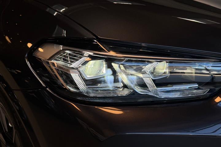 Sort BMW iX3 fra 2024