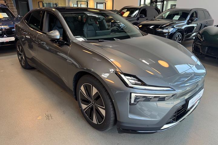 Grå Polestar 4 fra 2026