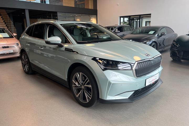 Blå Skoda Enyaq fra 2023