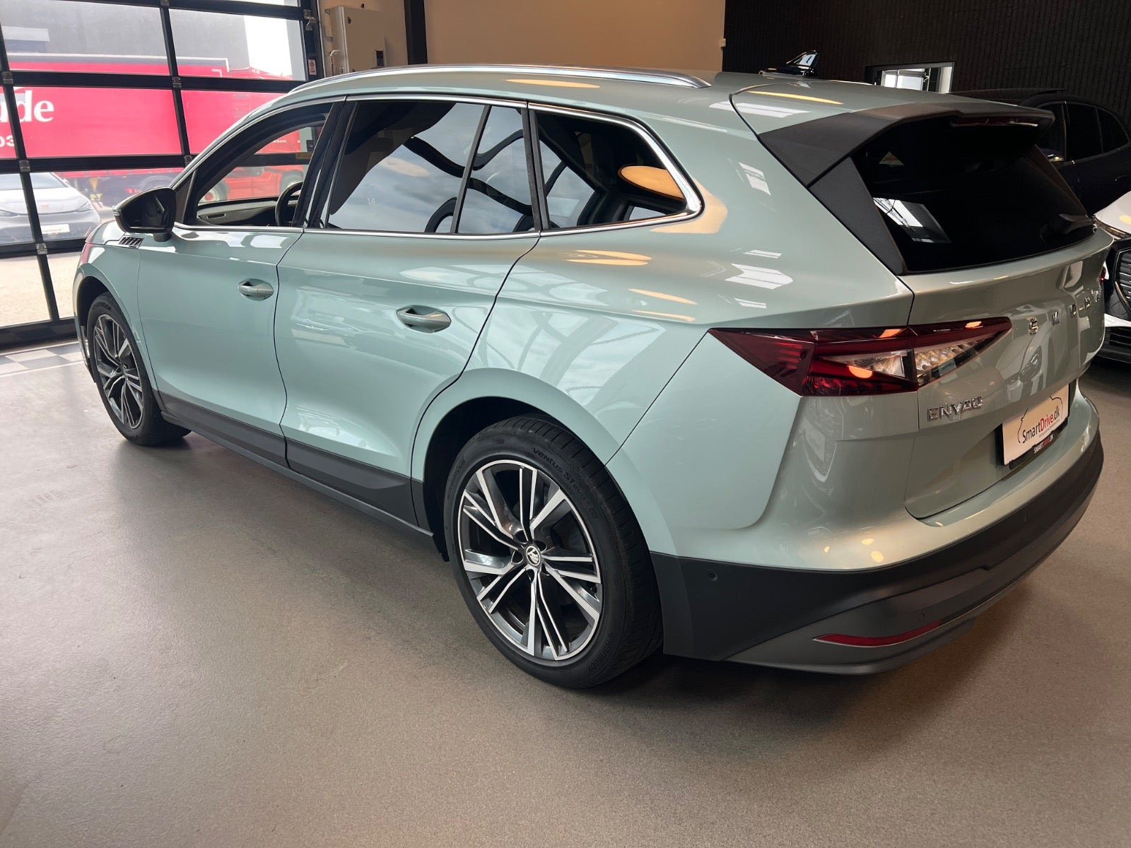 Blå Skoda Enyaq fra 2023