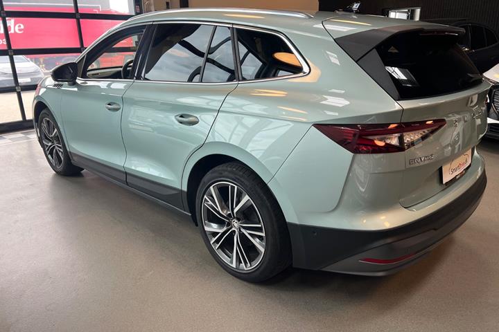 Blå Skoda Enyaq fra 2023