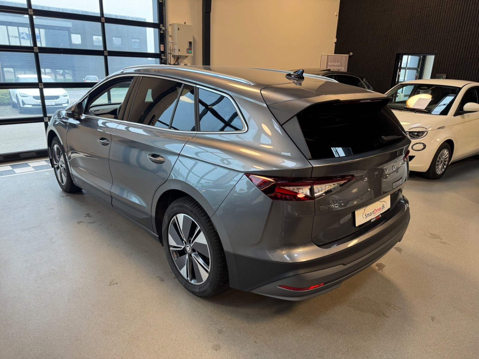 Grå Skoda Enyaq fra 2025