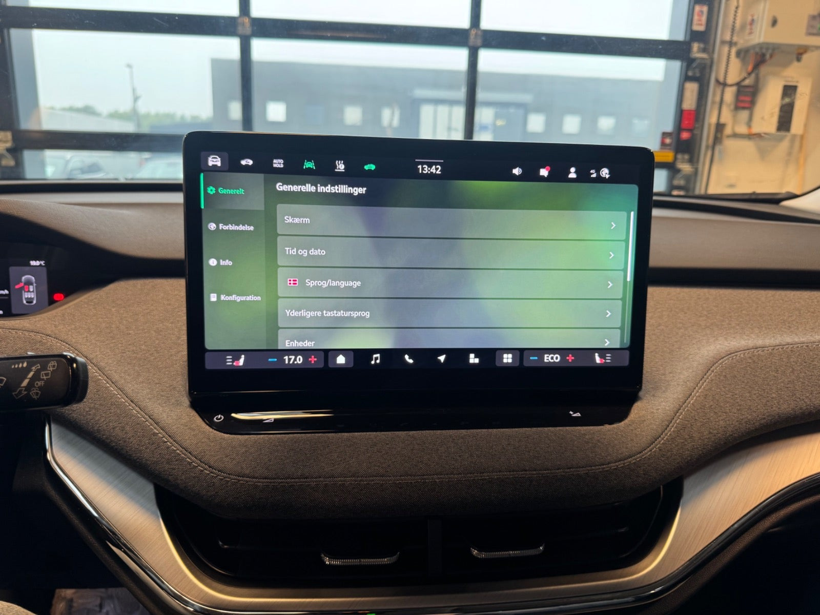 Grå Skoda Enyaq fra 2025