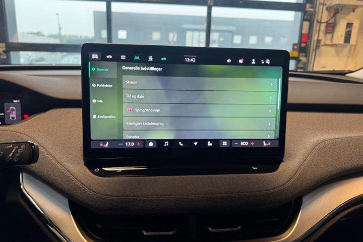 Grå Skoda Enyaq fra 2025