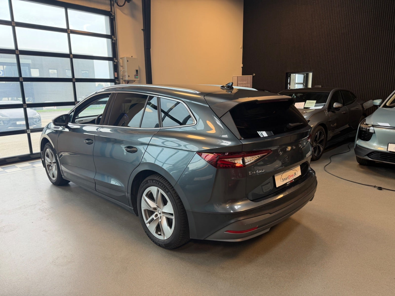 Grå Skoda Enyaq fra 2021