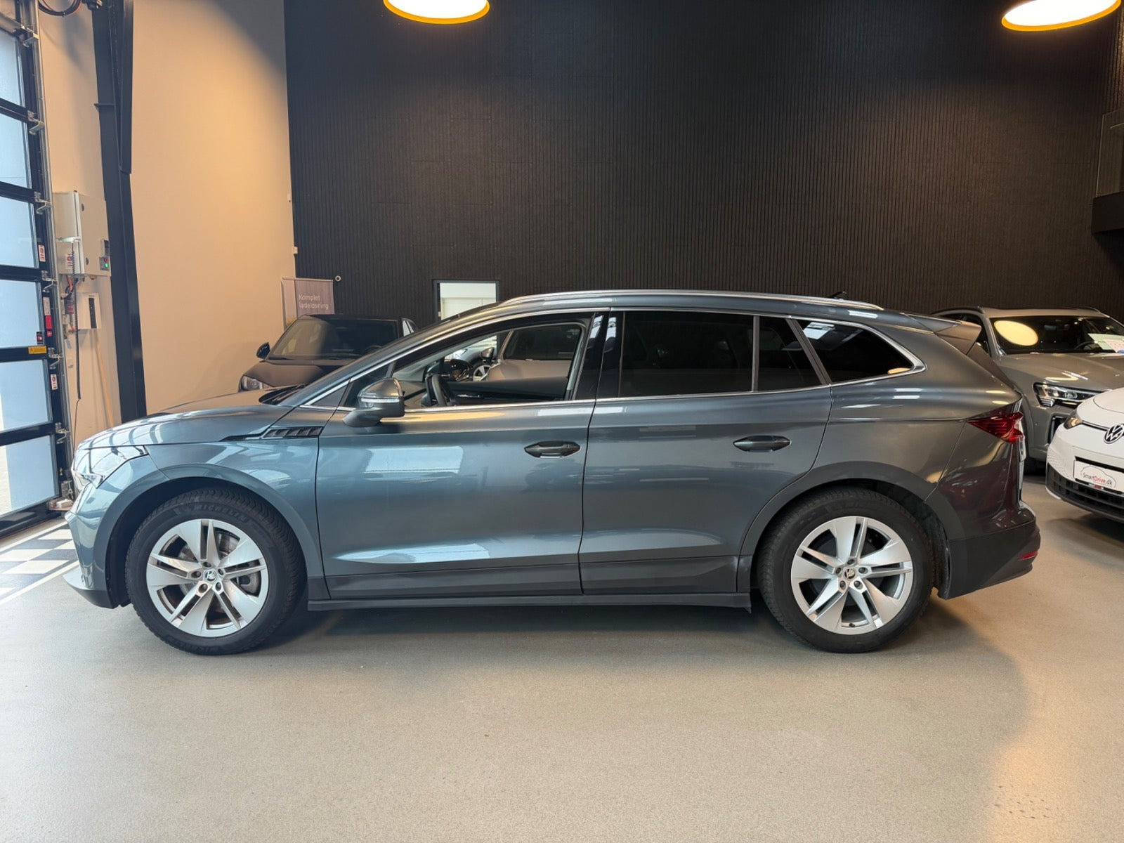 Grå Skoda Enyaq fra 2021