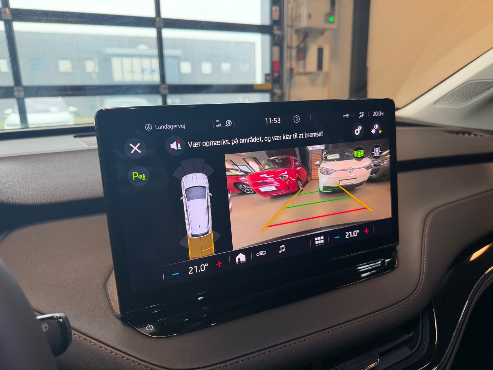 Grå Skoda Enyaq fra 2021