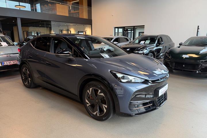 Blå Cupra Tavascan fra 2025