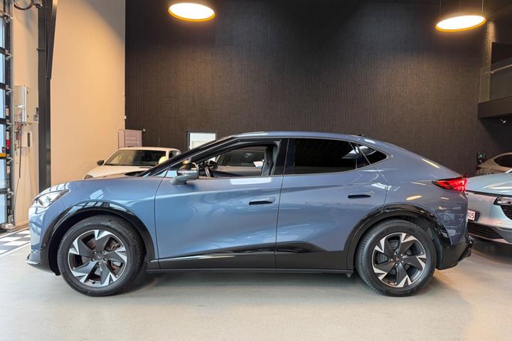 Blå Cupra Tavascan fra 2025