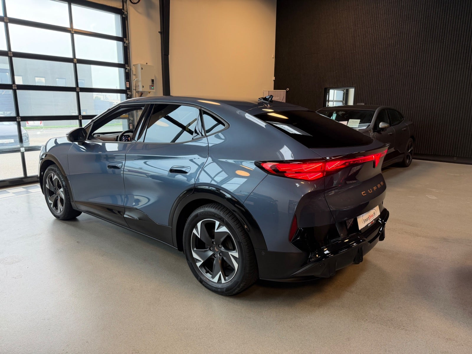 Blå Cupra Tavascan fra 2025