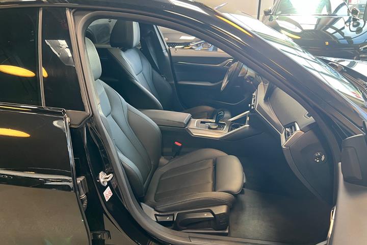 Sort BMW i4 fra 2023