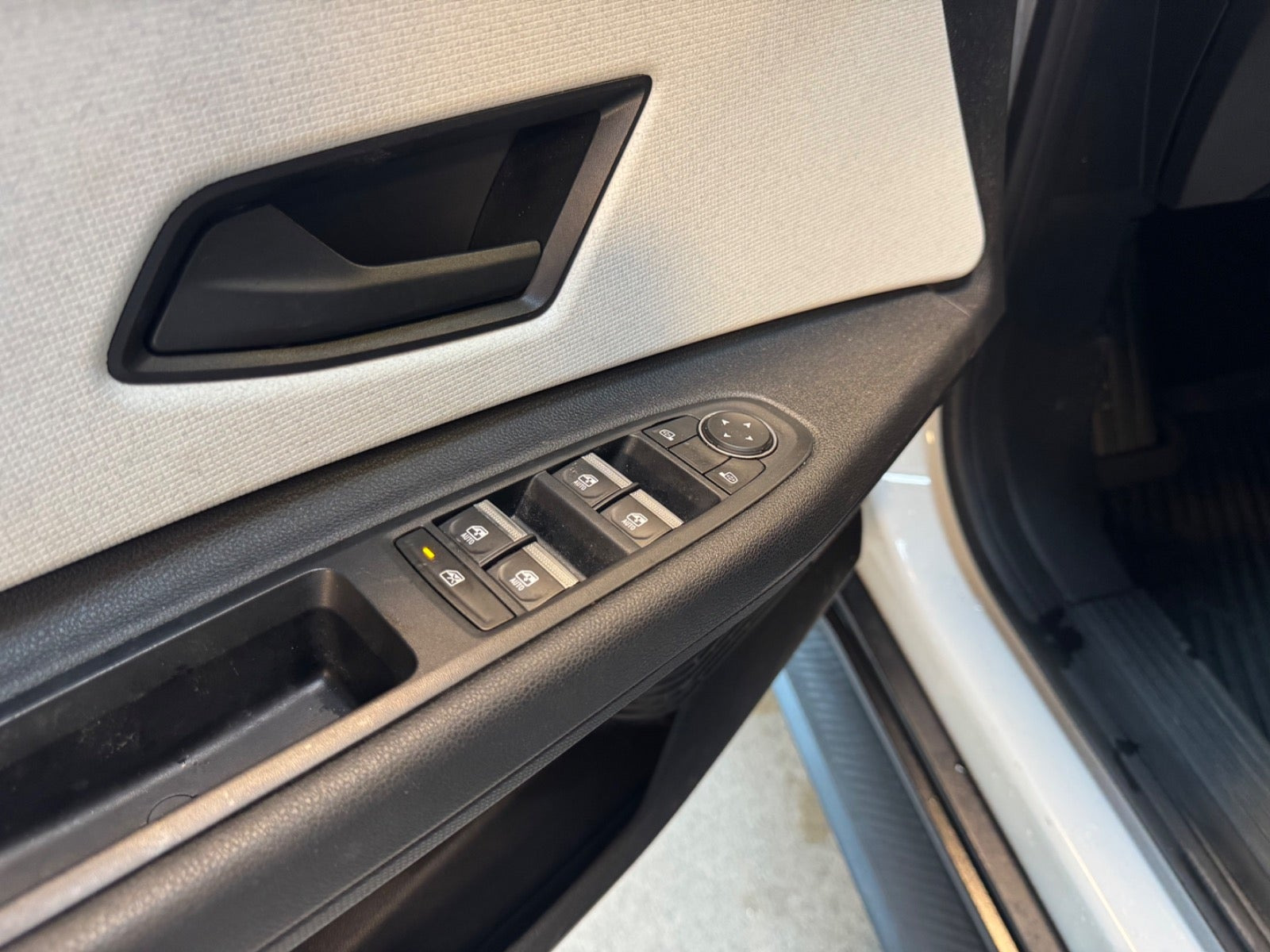 Hvid Renault 5 E-Tech fra 2025
