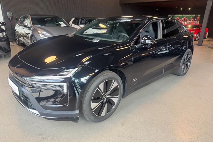 Sort Polestar 4 fra 2026