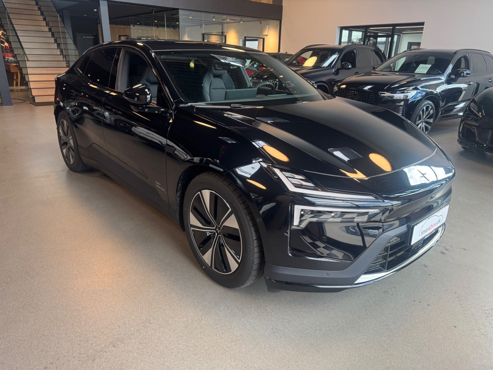 Sort Polestar 4 fra 2026
