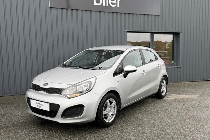 Sølv Kia Rio fra 2012