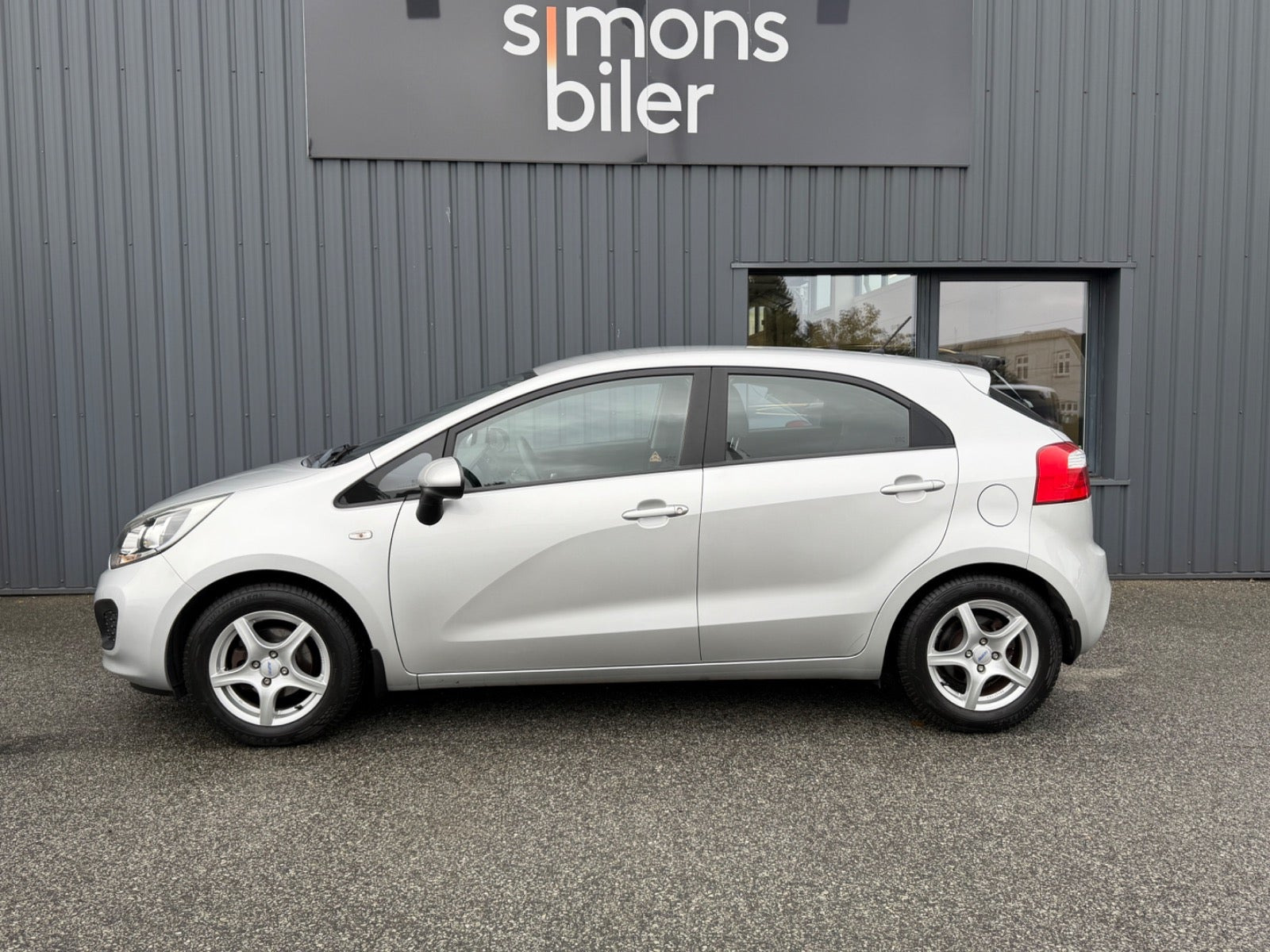 Sølv Kia Rio fra 2012