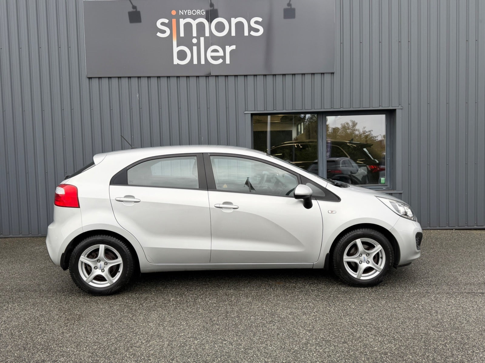 Sølv Kia Rio fra 2012