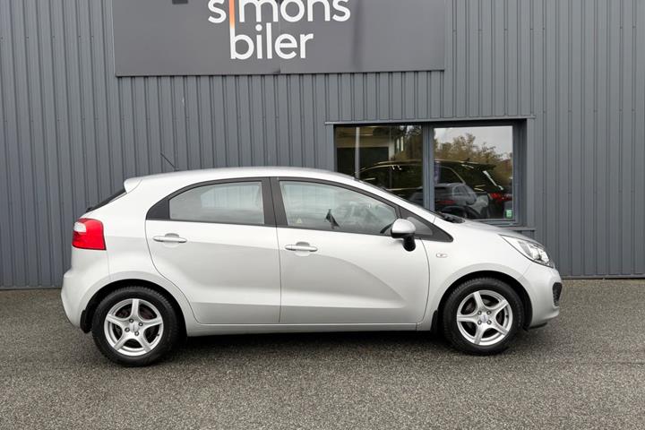 Sølv Kia Rio fra 2012