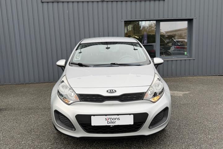 Sølv Kia Rio fra 2012