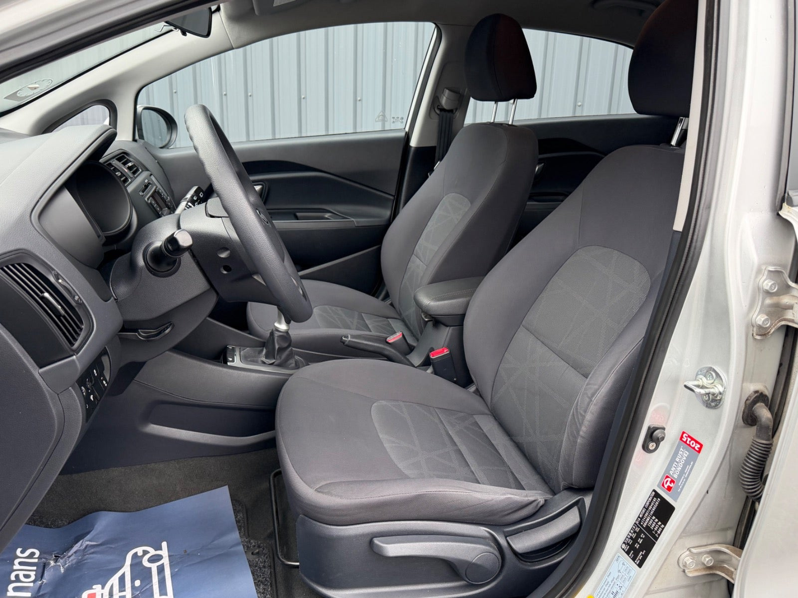 Sølv Kia Rio fra 2012