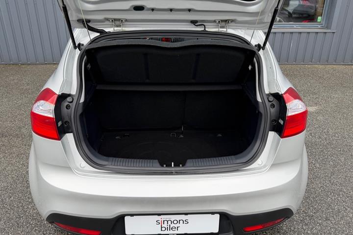 Sølv Kia Rio fra 2012