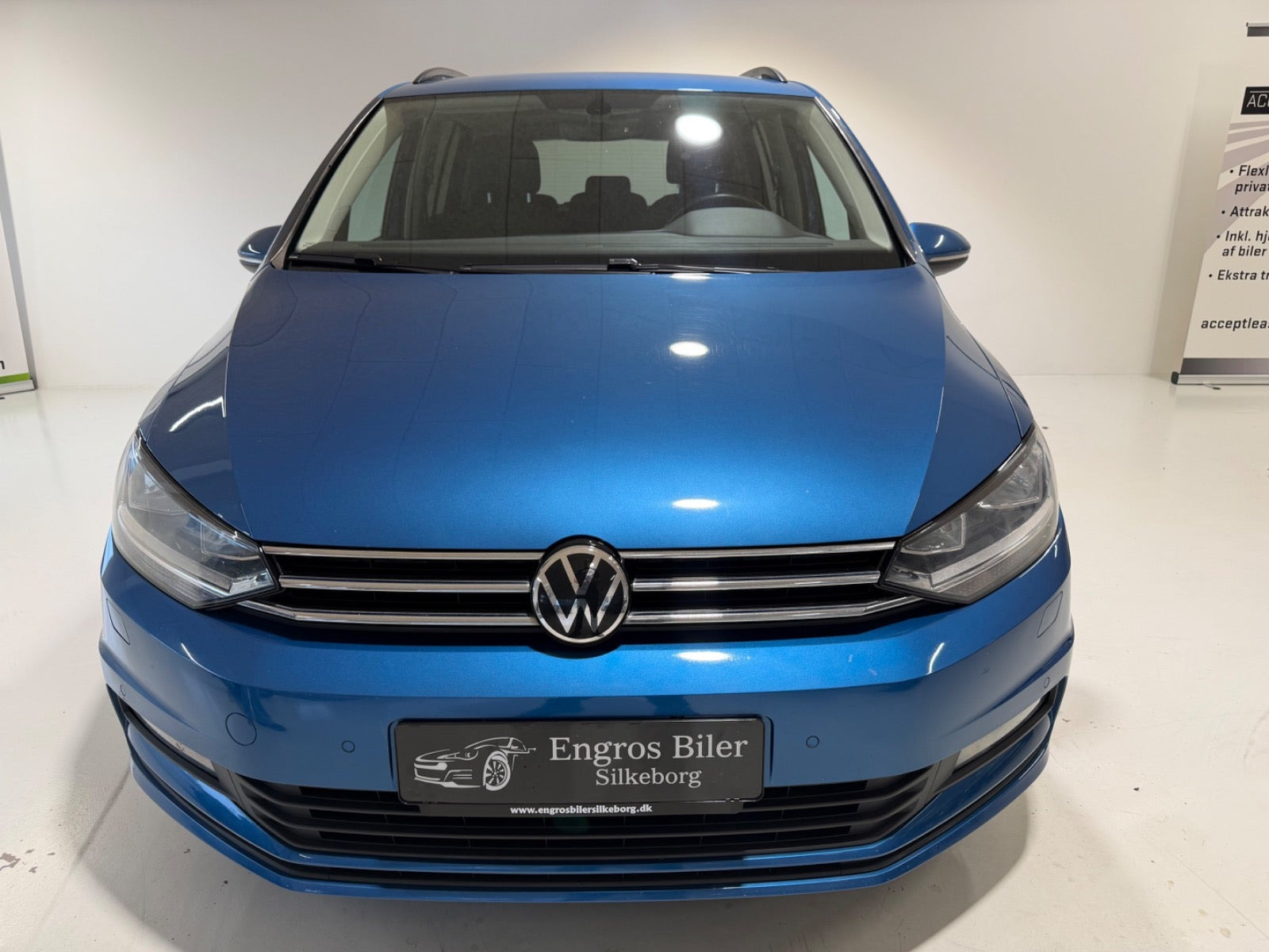 Blå VW Touran fra 2021