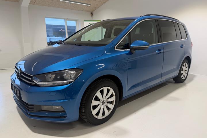 Blå VW Touran fra 2021