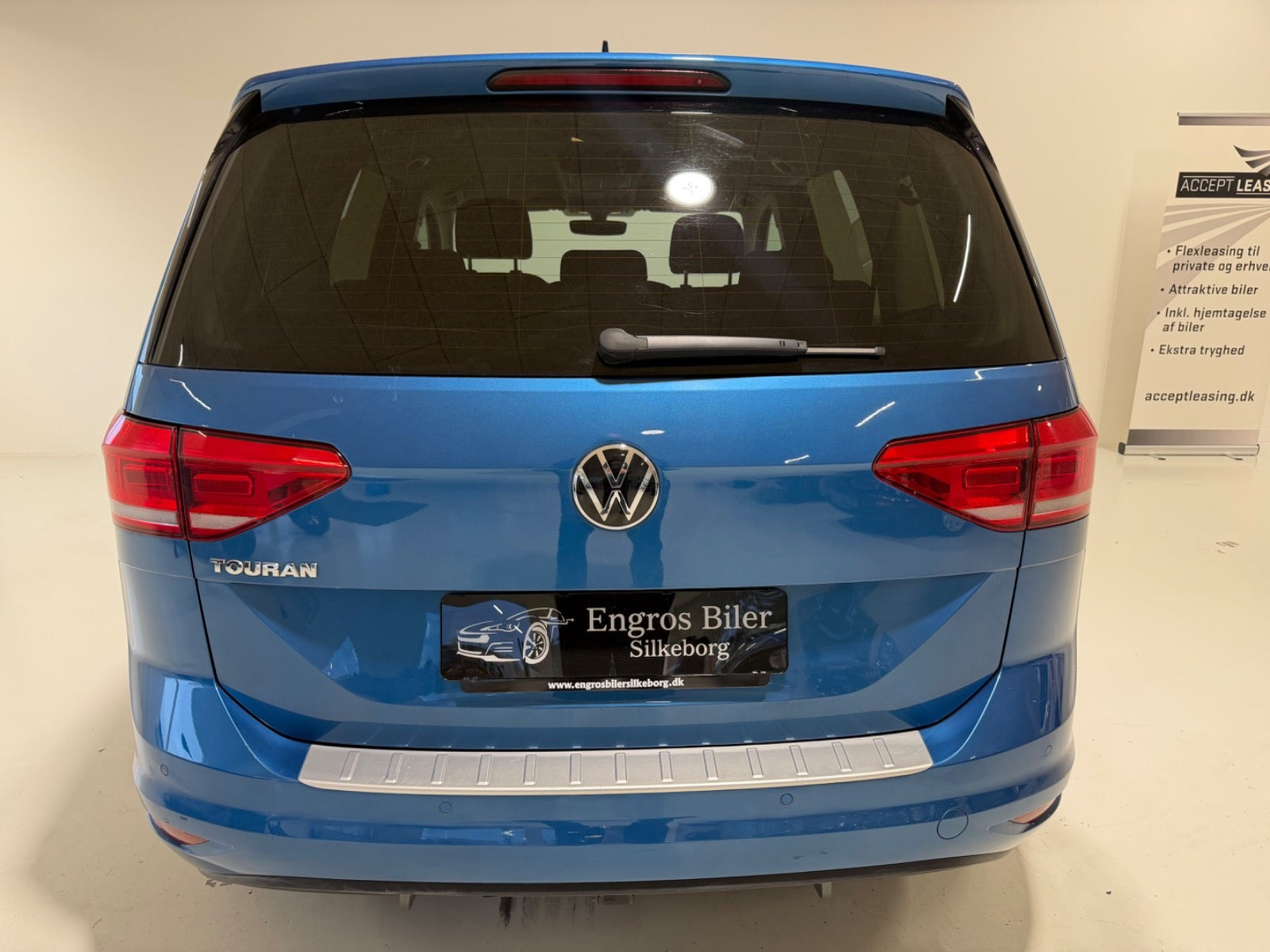Blå VW Touran fra 2021