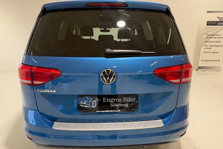 Blå VW Touran fra 2021