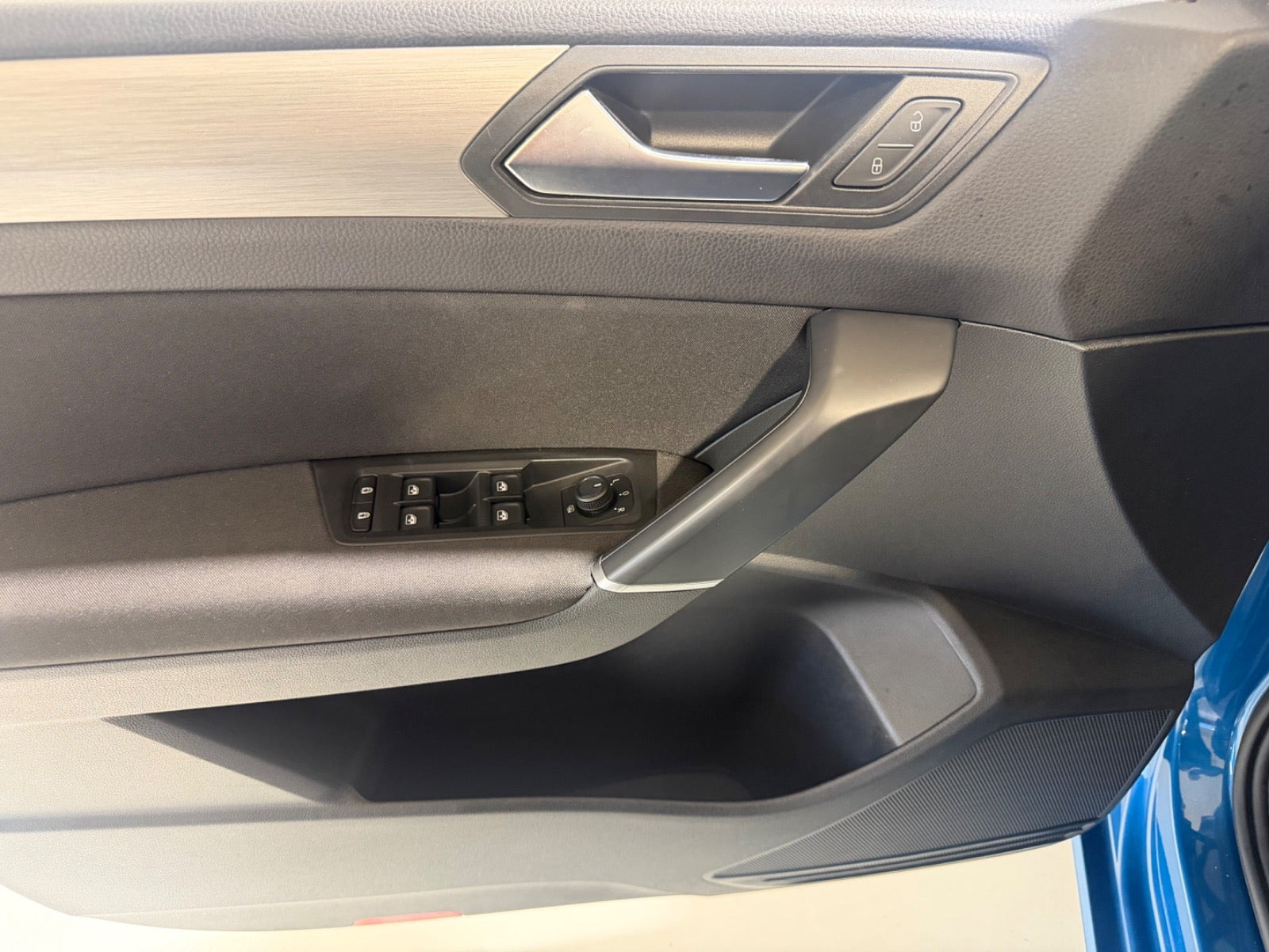 Blå VW Touran fra 2021