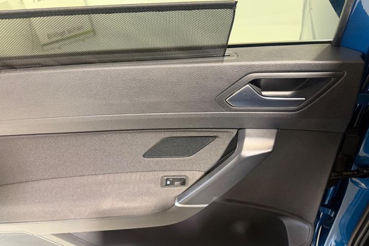 Blå VW Touran fra 2021