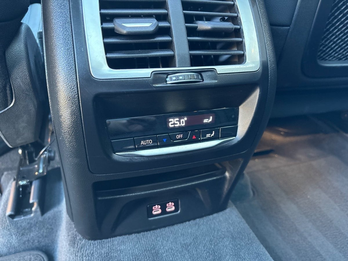 Grå BMW iX3 fra 2023